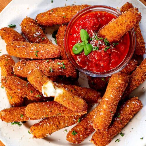 Mozzarella sticks with Marinara sauce 5pc