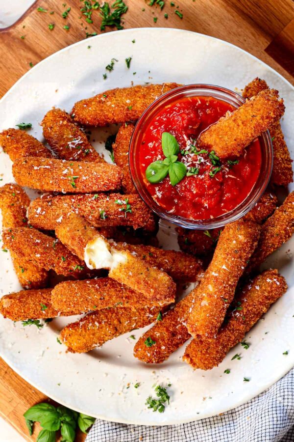 Mozzarella sticks with Marinara sauce 5pc